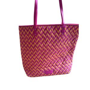 Vera Bradley tote in the "Ziggy Zags" pattern